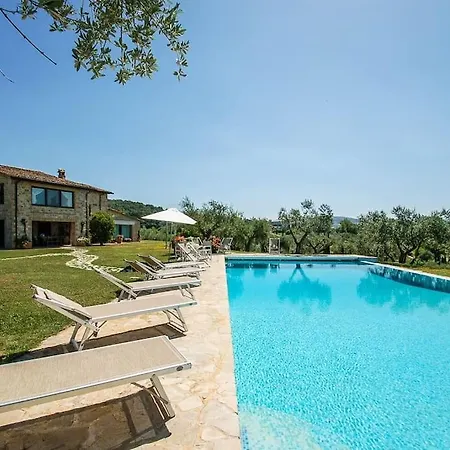 With Private Pool, A/c In Umbria Nabij Todi וילה